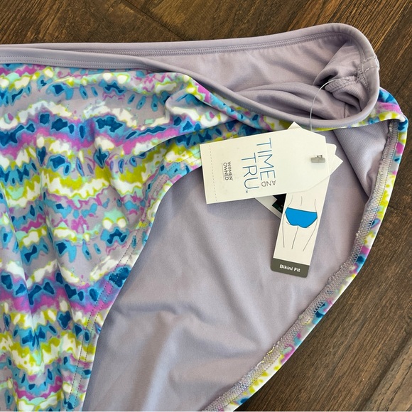 Time and Tru Women's Plus Size 3X (24W26W) Multi-Color Wave Print
Bikini Bottom - Picture 6 of 11